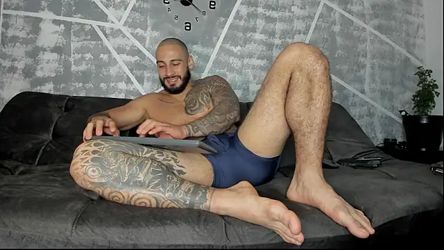 Snapshot of leonidas_18k chatting on 10, 2, 2026 leonidas 18k online show from 10, 2, 2026