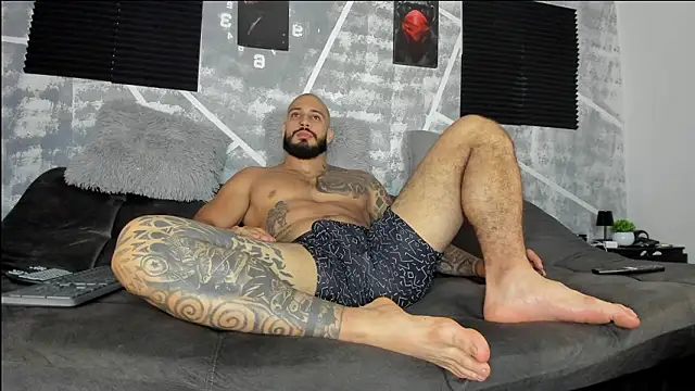 Snapshot of leonidas_18k chatting on 4, 3, 2026 leonidas 18k online show from 4, 3, 2026