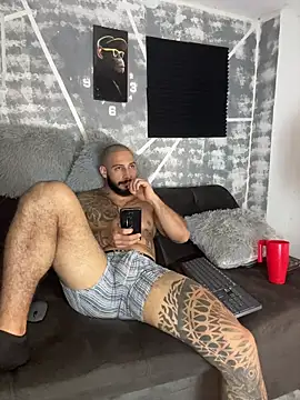 Snapshot of leonidas_18k chatting on 6, 3, 2026 leonidas 18k online show from 6, 3, 2026