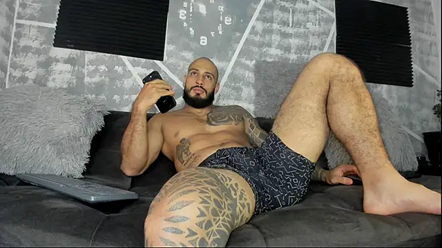 Snapshot of leonidas_18k chatting on 1, 4, 2026 leonidas 18k online show from 1, 4, 2026