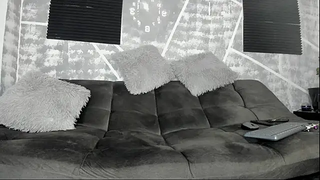 Snapshot of leonidas_18k chatting on 4, 4, 2026 leonidas 18k online show from 4, 4, 2026