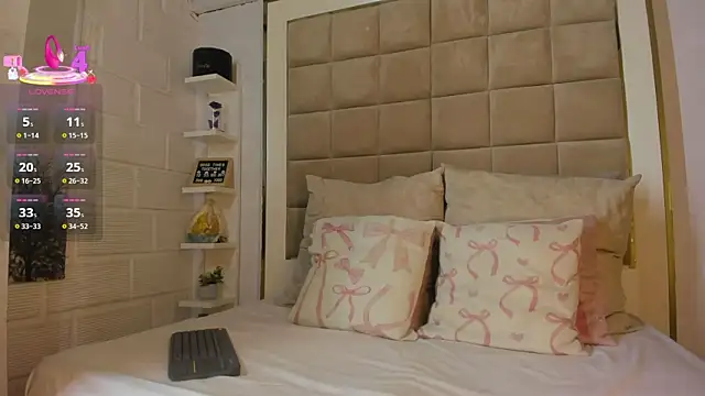 Snapshot of Victoria_adaams chatting on 19, 12, 2025 Victoria adaams online show from 19, 12, 2025