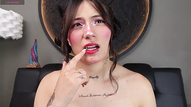 miss sharlotte18 online show from 29, 4, 2026