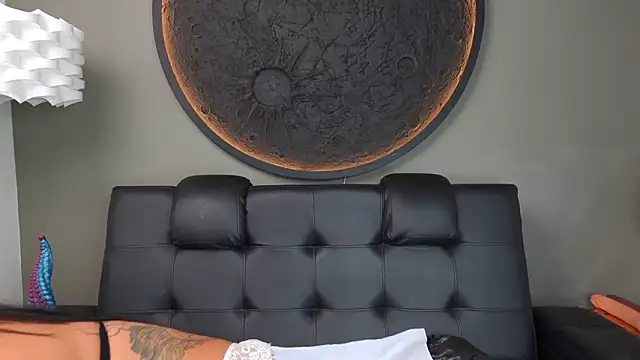 Snapshot of miss_vaiolette chatting on 27, 2, 2026 miss vaiolette online show from 27, 2, 2026