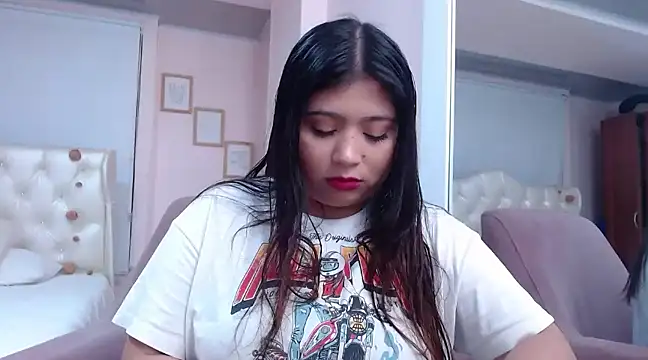 Snapshot of annylouis chatting on 10, 12, 2024 annylouis online show from 10, 12, 2024