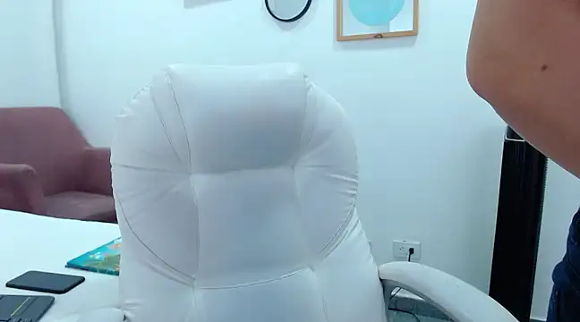 Snapshot of annylouis chatting on 5, 1, 2025 annylouis online show from 5, 1, 2025
