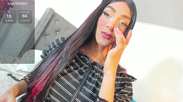 Daniela Coks online show from 5, 3, 2025