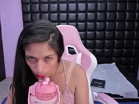 Snapshot of AnnyMilet_ chatting on 7, 11, 2025 AnnyMilet online show from 7, 11, 2025