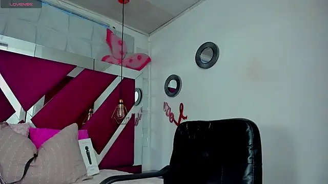 Penelope Tits online show from 12, 12, 2024