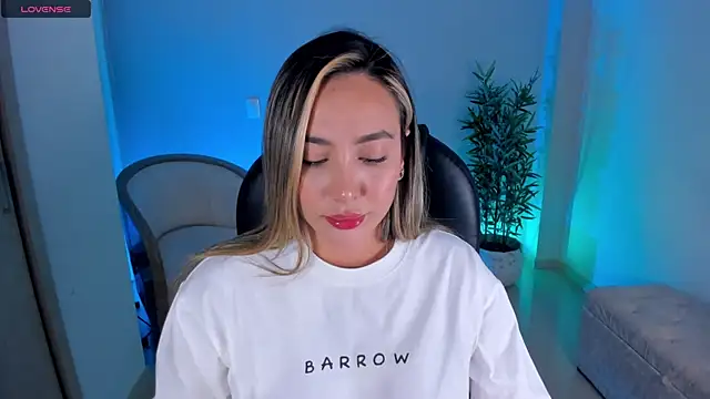 Snapshot of NiaBennet_ chatting on 9, 10, 2025 NiaBennet online show from 9, 10, 2025