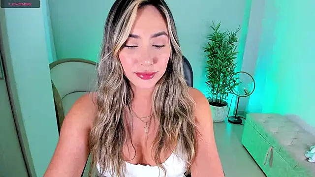 Snapshot of NiaBennet_ chatting on 11, 10, 2025 NiaBennet online show from 11, 10, 2025