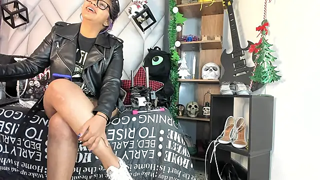 MirandaHaguen online show from 5, 1, 2025