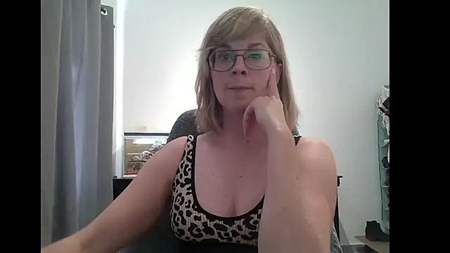 SavannaGirly online show from 11, 2, 2025