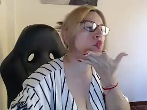 Snapshot of Chayla_Ruiz chatting on 13, 12, 2024 Chayla Ruiz online show from 13, 12, 2024