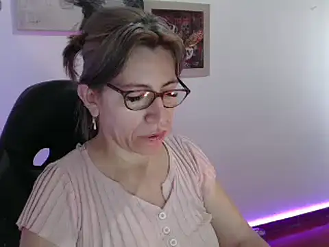 Snapshot of Chayla_Ruiz chatting on 19, 12, 2024 Chayla Ruiz online show from 19, 12, 2024