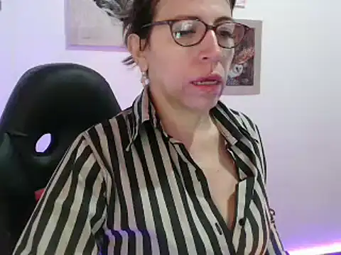 Snapshot of Chayla_Ruiz chatting on 5, 1, 2025 Chayla Ruiz online show from 5, 1, 2025