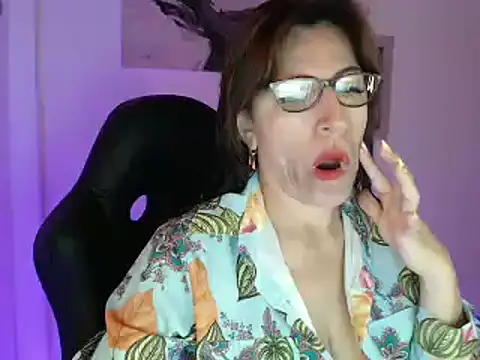 Snapshot of Chayla_Ruiz chatting on 4, 2, 2025 Chayla Ruiz online show from 4, 2, 2025