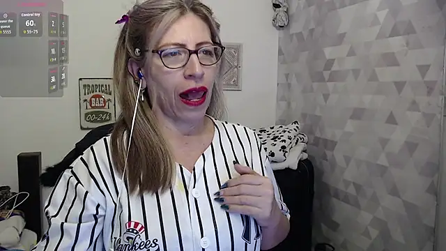 Chayla Ruiz online show from 19, 9, 2025