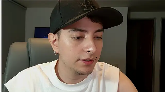 Snapshot of Jhoan_saenz chatting on 7, 10, 2025 Jhoan saenz online show from 7, 10, 2025