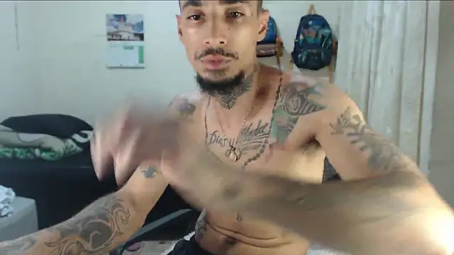 Snapshot of emiliano_hottt chatting on 24, 4, 2026 emiliano hottt online show from 24, 4, 2026