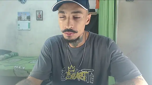 Snapshot of emiliano_hottt chatting on 10, 6, 2026 emiliano hottt online show from 10, 6, 2026