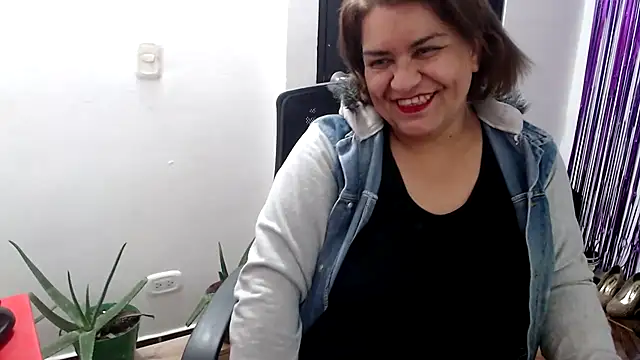 NAILAH SANZ online show from 4, 1, 2025