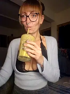 Snapshot of MissMialicious chatting on 9, 1, 2025 MissMialicious online show from 9, 1, 2025