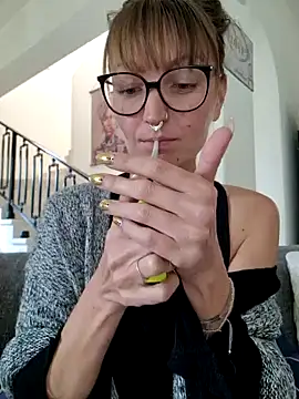 Snapshot of MissMialicious chatting on 5, 2, 2025 MissMialicious online show from 5, 2, 2025