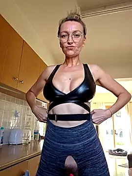 Snapshot of MissMialicious chatting on 23, 10, 2025 MissMialicious online show from 23, 10, 2025