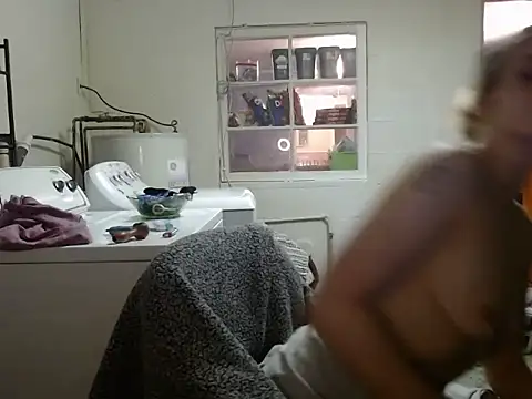 Snapshot of missymilf chatting on 18, 1, 2025 missymilf online show from 18, 1, 2025
