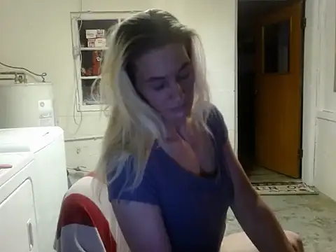 Snapshot of missymilf chatting on 6, 2, 2025 missymilf online show from 6, 2, 2025