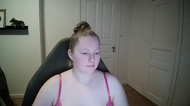 Snapshot of Girlnina-1995 chatting on 14, 12, 2024 Girlnina-1995 online show from 14, 12, 2024