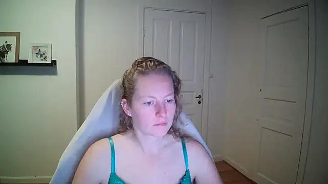 Snapshot of Girlnina-1995 chatting on 18, 9, 2025 Girlnina-1995 online show from 18, 9, 2025