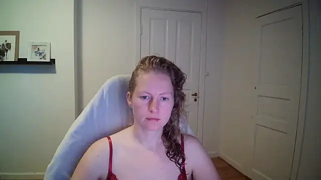 Snapshot of Girlnina-1995 chatting on 24, 9, 2025 Girlnina-1995 online show from 24, 9, 2025