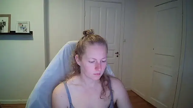 Snapshot of Girlnina-1995 chatting on 30, 9, 2025 Girlnina-1995 online show from 30, 9, 2025