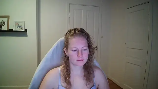 Snapshot of Girlnina-1995 chatting on 6, 10, 2025 Girlnina-1995 online show from 6, 10, 2025