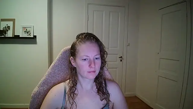 Snapshot of Girlnina-1995 chatting on 7, 10, 2025 Girlnina-1995 online show from 7, 10, 2025