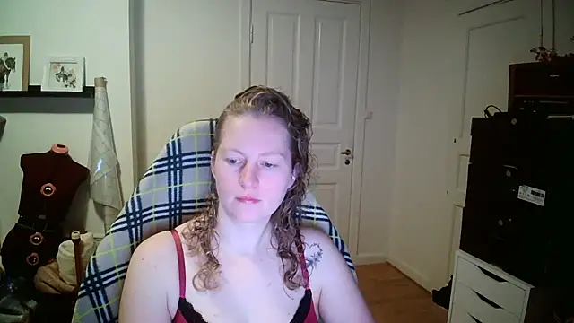 Girlnina-1995 online show from 14, 1, 2026