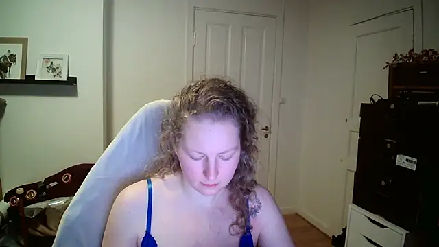 Girlnina-1995 online show from 10, 2, 2026