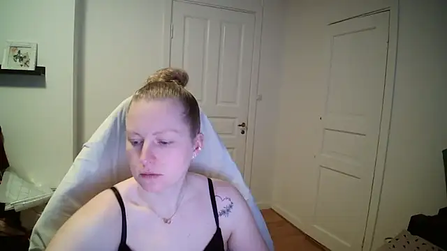 Girlnina-1995 online show from 5, 3, 2026