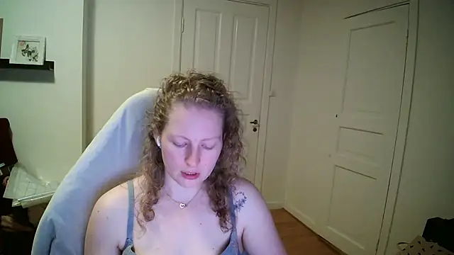 Girlnina-1995 online show from 11, 3, 2026