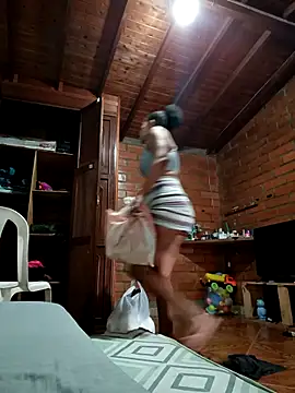 Snapshot of Bigassmommy_x chatting on 29, 10, 2025 Bigassmommy x online show from 29, 10, 2025