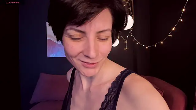 Snapshot of LorenDaze chatting on 11, 2, 2025 LorenDaze online show from 11, 2, 2025