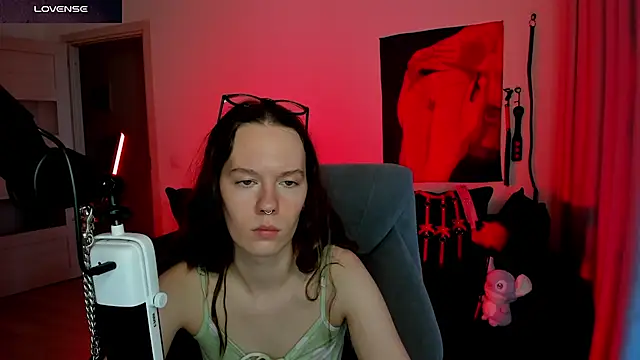 Snapshot of DivineBite chatting on 12, 7, 2026 DivineBite online show from 12, 7, 2026