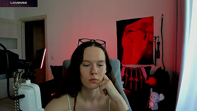Snapshot of DivineBite chatting on 13, 7, 2026 DivineBite online show from 13, 7, 2026