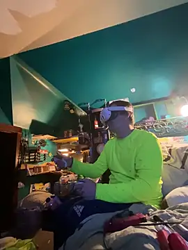 Snapshot of charactrzero chatting on 17, 10, 2025 charactrzero online show from 17, 10, 2025