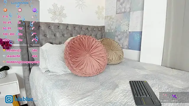 Snapshot of Kianna__ chatting on 9, 4, 2026 Kianna online show from 9, 4, 2026