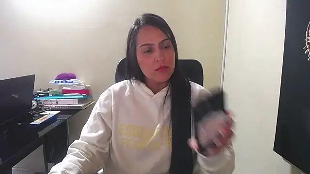 Snapshot of kendall_52 chatting on 13, 10, 2025 kendall 52 online show from 13, 10, 2025