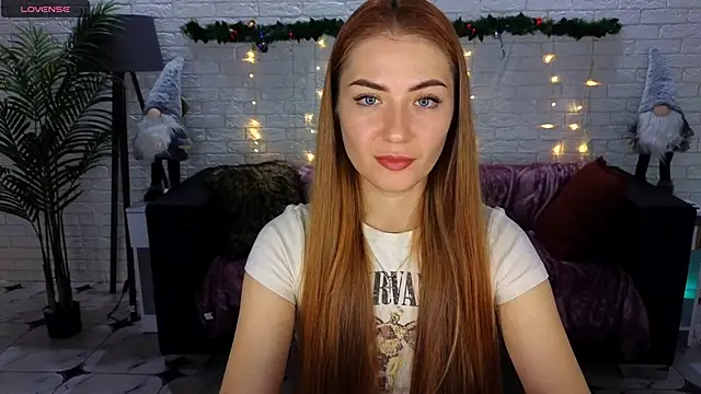 Snapshot of Adelyna_Bird chatting on 12, 12, 2024 Adelyna Bird online show from 12, 12, 2024