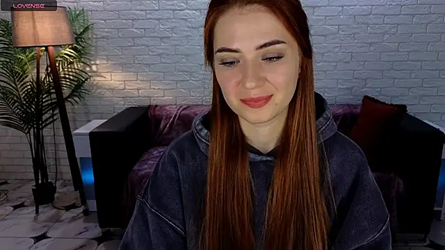 Snapshot of Adelyna_Bird chatting on 2, 2, 2025 Adelyna Bird online show from 2, 2, 2025